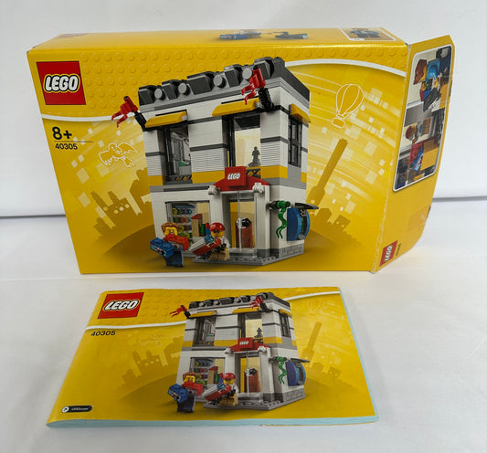 LEGO building set packaging with model illustration on a white background
