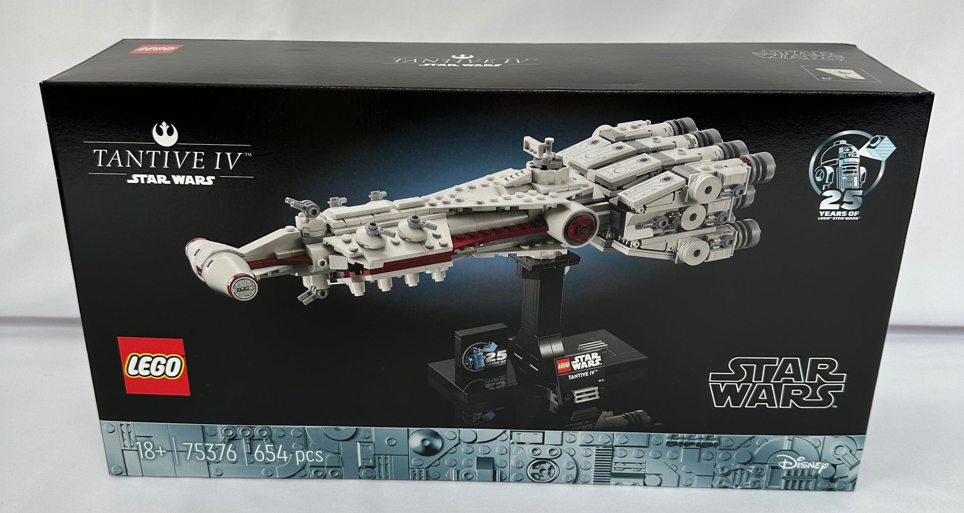 LEGO Star Wars Tantive IV box with spaceship model on a white background