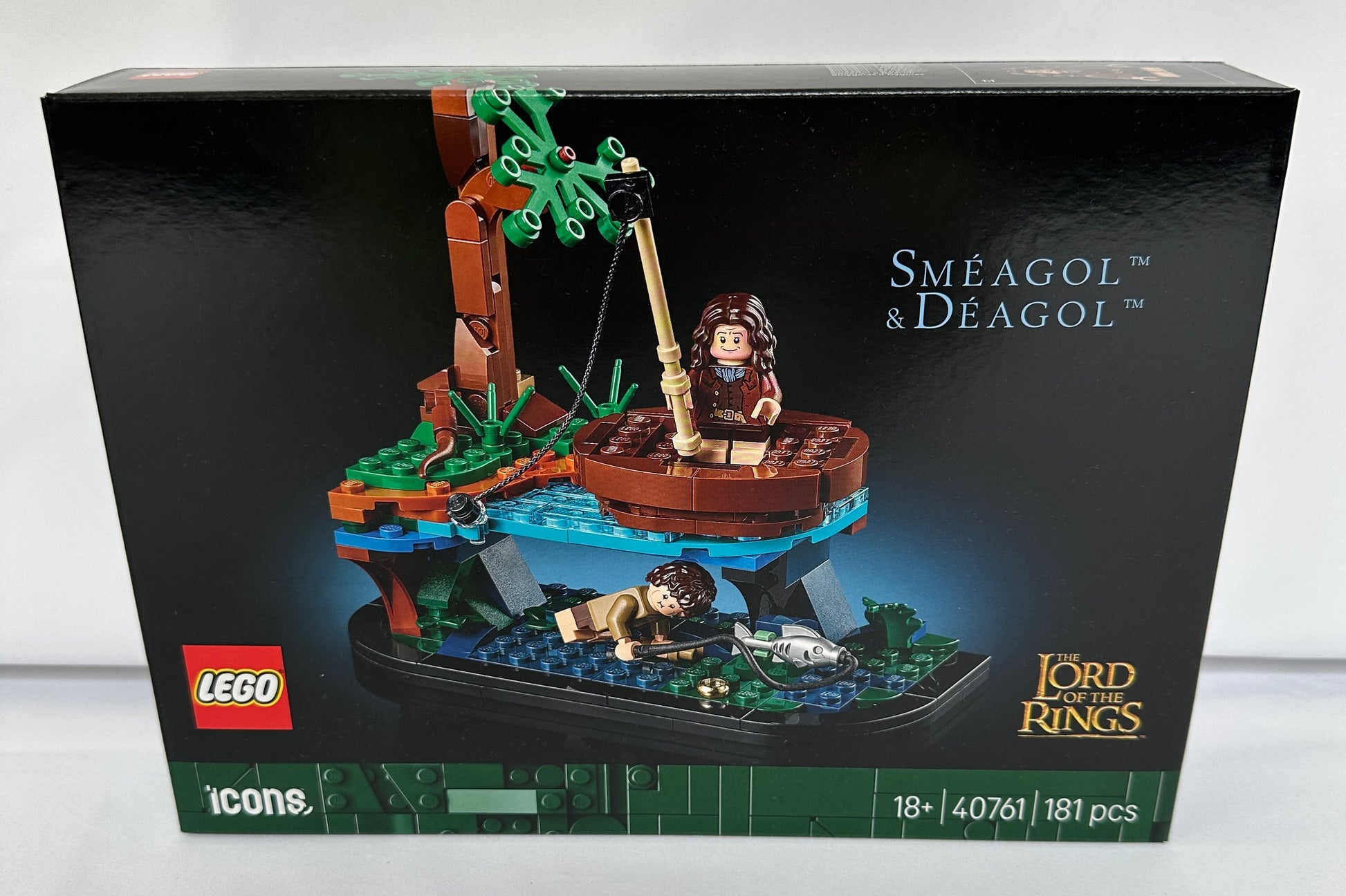 LEGO Lord of the Rings Sméagol & Deagol set packaging on a white background