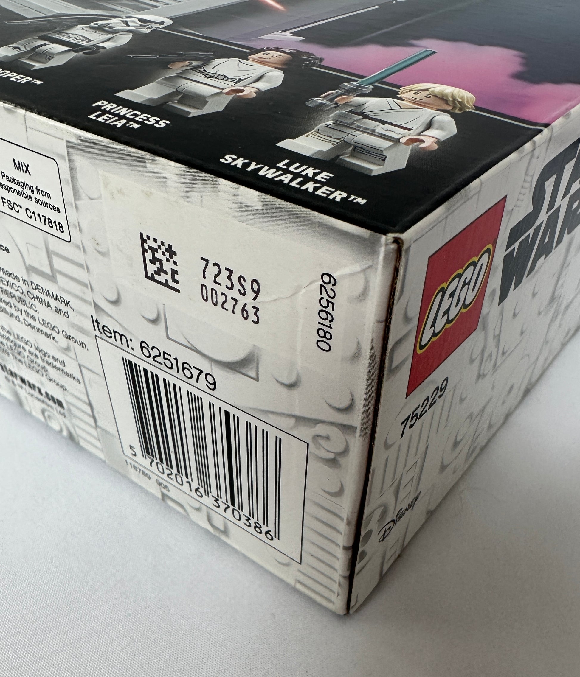 Close-up of a LEGO Star Wars Luke Skywalker figure box with branding and product details.