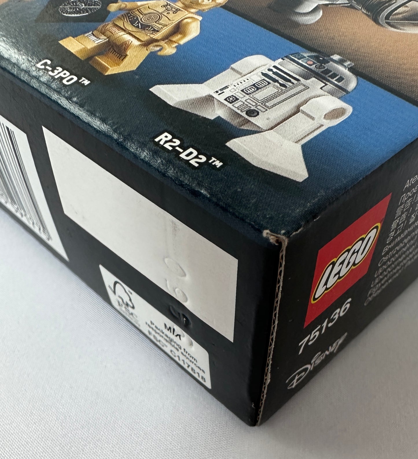 Close-up of a LEGO Star Wars C-3PO and R2-D2 box on a white background