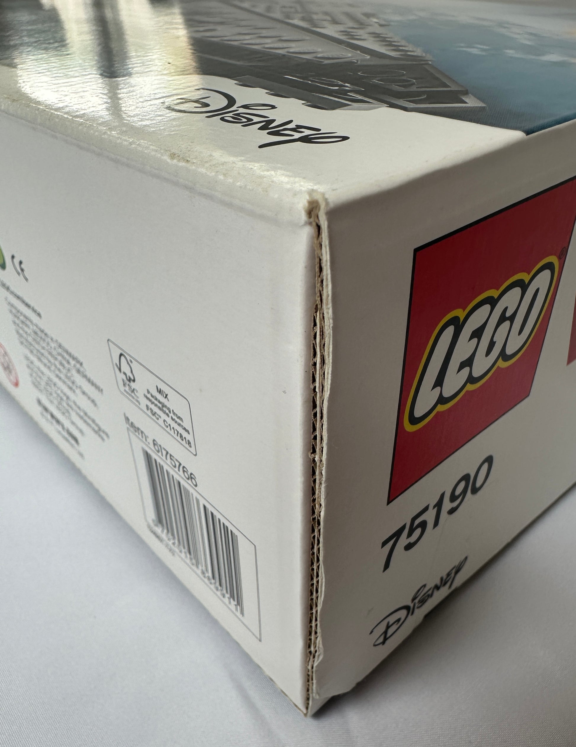 Corner of a LEGO Disney box with the LEGO logo and product number 75190.