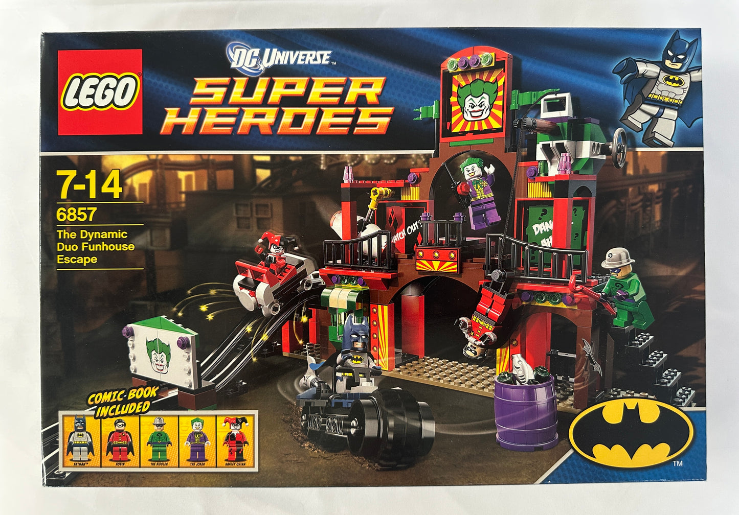LEGO Super Heroes packaging with toy set and characters on a dark background